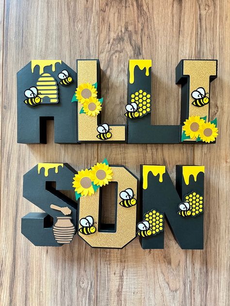 #honeybeebirthday #honeybee Honey Bee Birthday Party, Paper Wall Art Diy, Honey Bee Birthday, Bee 1st Birthday, Bumble Bee Party, Bee Birthday Theme, Bee Themed Birthday Party, Bee Favor, Bumble Bee Birthday