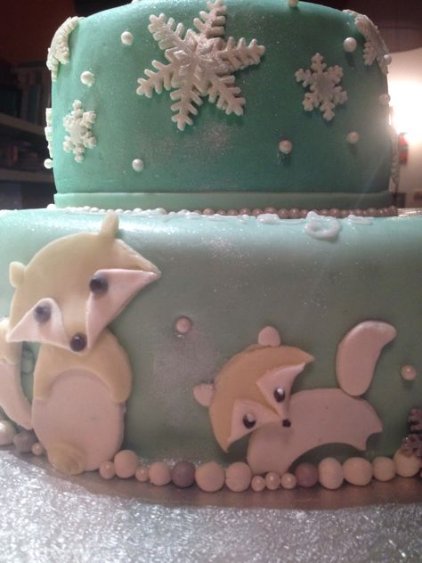 Winter cake white fox and snow Arctic Fox Birthday Cake, Arctic Fox Cake, Fox Birthday Cake, Fox Cake, Snow Party, Fox Party, Fox Birthday, Cake White, Winter Cake