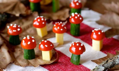 These Fairy toadstools are quick and easy to make - and nutritious as well. What child wouldnt love these gorgeous toadstools at their fairy or woodland themed birthday party? Forest Theme Treats, Toadstool Party, Toadstool Food, Mushroom Fairy Theme Party, Toadstool Party Decorations, Mushroom Woodland Party, Toadstool Cupcakes Woodland Party, Fairy Party Food, Fairy Garden Party