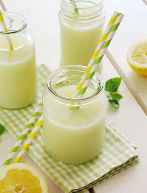 This Insanely Lazy and Delicious Blender Lemonade Will Change Your Life Immersion Blender Recipes, Vitamix Recipes, Blender Recipes, Non Alcoholic Drinks, Small Appliances, Fun Drinks, Summer Drinks, Yummy Drinks, Healthy Drinks