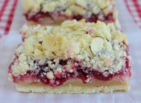 Raspberry Crumble Bars, Quick And Easy Sweet Treats, Almond Desserts, Cherry Bars, Raspberry Crumble, Raspberry Bars, Almond Bars, Shortbread Bars, Raspberry Almond