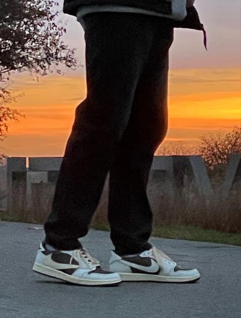 Sunset Reverse Mocha photo Travis Scott Reverse Mocha Outfit Men, Reverse Mocha Outfit Men, Travis Scott Reverse Mocha Outfit, Mocha Outfit Men, Reverse Mocha Outfit, Mocha Outfit, Travis Scott Shoes, Nike Travis Scott, Reverse Mocha