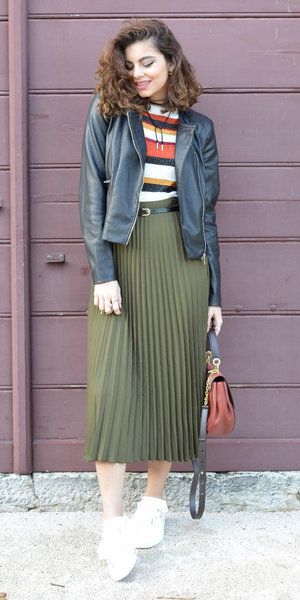 Green Top With Skirt Outfit, Army Green Pleated Skirt Outfit, Green Midi Skirt Outfit Fall, Green Ribbed Skirt Outfit, Olive Green Pleated Skirt Outfits, Olive Midi Skirt Outfit, Olive Green Midi Skirt Outfit, Olive Green Skirt Outfit Fall, Olive Skirt Outfit