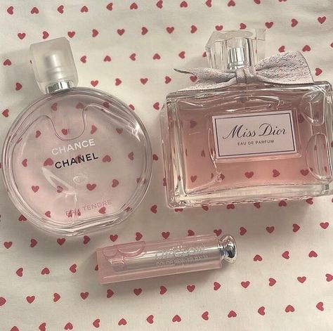 ୨୧ lunette ୨୧ on Instagram: “@lynnrutte <- my personal account 💌 . photo credits : @charmingxdarling on pinterest <3 . . . . . 🏷 #coquette #coquetteaesthetic…” Koleksi Parfum, Perfume Dior, Dior Girl, Parfum Chanel, Dior Perfume, Regina George, Fancy Makeup, Perfume Lover, Pretty Skin