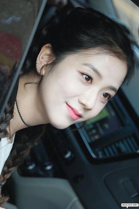 These seventeen female K-Pop idols all have gorgeous piercings, it'll make you want to get one too! Kpop Earrings, Straight Nose, New Jeans Style, Jisoo Blackpink, Beautiful Lips, Kim Jisoo, Blackpink Jisoo, Girl Crush, Real Women