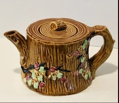 Ceramic Art Teapots, Creative Teapots, Cool Teapots Ceramics, Tea Pot Aesthetic, Cool Ceramics, Cottagecore Kitchenware, Teapot Ceramic Handmade, Autumn Doodles, Flower Teapot Ceramic