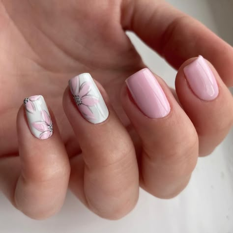 Flowers On Light Pink Nails, Light Pink Nail Art Design, Pale Pink Nails With Design Classy, Light Pink Nails With Flower Design, Pink Nail With Flower, Manikur Ideas, White Nails With Pink Flowers, Pale Pink Nails With Design, Light Pink Flower Nails