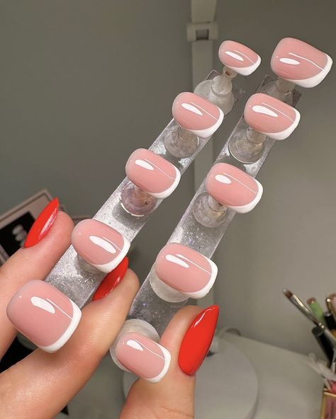 Short French Press On Nails, Nails Ideas Short, Classic French Tip, French Press On Nails, Art Hacks, Short Press On Nails, Gel Press, Trendy Nail, Trendy Nail Art