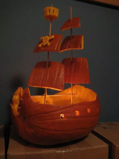 Pumpkin Pirate Ship, Pirate Ship Pumpkin Carving, Pirate Ship Pumpkin, Pumpkin Pirate, Diy Pumpkin Carving, Pumkin Decoration, Pumpkin Inspiration, Pumkin Carving, Pumpkin Carving Contest