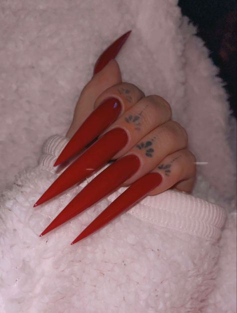 Red Gold Nails, Gold Stiletto Nails, Red Stiletto Nails, American Nails, Sharp Nails, Long Acrylic, Nail Jewelry, Blood Red, Gold Nails