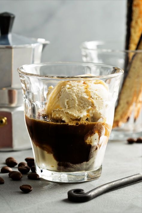 Affogato Recipe, Affogato Coffee, Healthy Carrot Cakes, Vanilla Bean Ice Cream, Unique Desserts, Caramel Macchiato, Coffee Ice Cream, Coffee Dessert, Irish Coffee