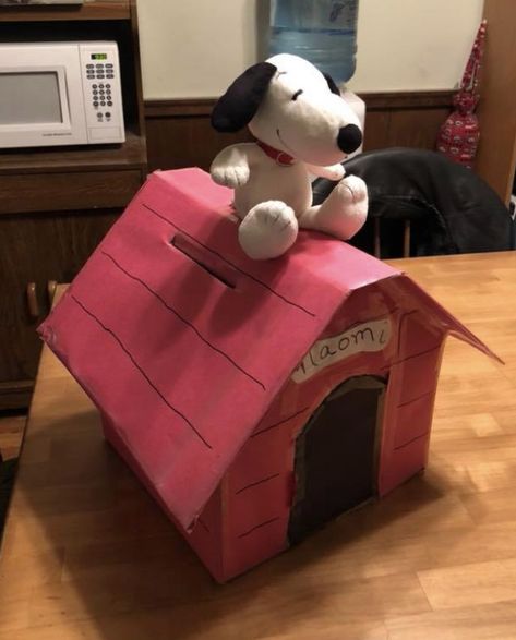 Valentines Day Box Ideas For Boys, Valentine Box Boys, Valentine’s Day Box Ideas, Valentine Box Ideas, Easy S, Boys Valentines, Snoopy Dog House, Bee Valentine, Snoopy Valentine