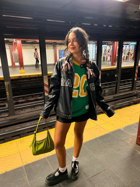 Jersy Girl Aesthetic, Going Out In New York City Outfit, America Summer Outfits, Cool New York Outfits, New York 2024 Fashion, Nyc Inspired Outfits, Ny Aesthetic Outfits, New York Girl Aesthetic Outfits, Aesthetic New York Outfits