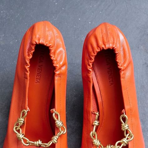 Bergdorf Goodman on Instagram: "ORANGE CRUSH​ 🍊Kick things up with Bottega Veneta’s latest shoe arrivals, including the Sharp Chain pumps awash in a sweet, citrus hue." Sweet Citrus, Orange Crush, Latest Shoes, Bergdorf Goodman, Bottega Veneta, Pumps, Orange, Chain, On Instagram