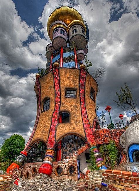 Hundertwasser Architecture, Architecture Cool, Architecture Unique, Hundertwasser Art, Crazy House, Unusual Buildings, Unusual Homes, Interesting Buildings, Colourful Buildings