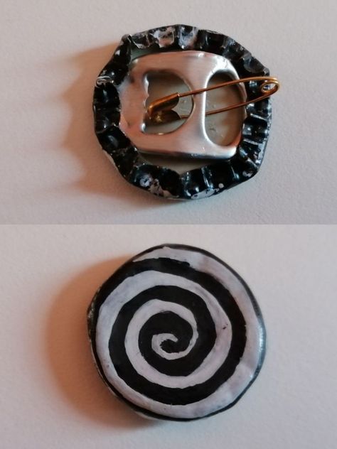 Diy Pins For Backpack, Pin Ideas Button, Diy Badges, Pines Aesthetic, Pop Tab Crafts, Pinterest Diy Crafts, Bag Pins, Diy Pins, Diy Crafts To Do