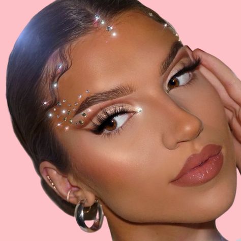 Pink Crystal Makeup, Elegant Glitter Makeup, Simple Goddess Makeup, Gold Euphoria Makeup, Make Up Con Strass, Make Up With Crystals, Eye Crystal Makeup, Rhinestone Face Makeup, Jewel Makeup Rhinestones