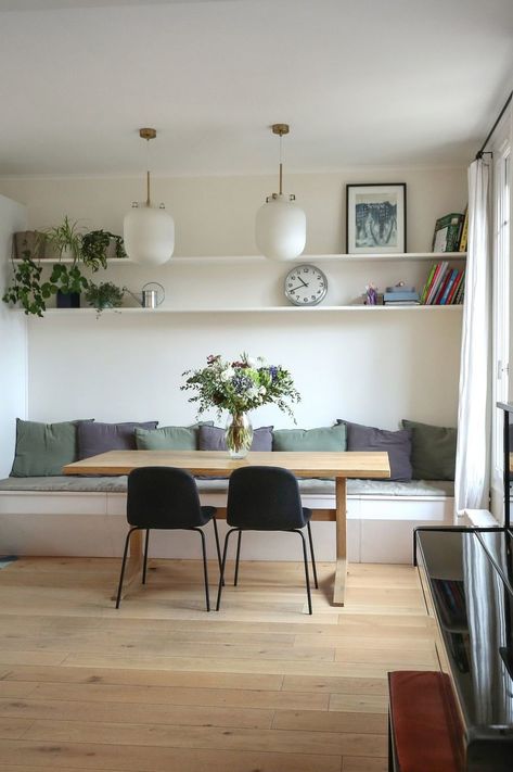 Conjoined Living And Dining Room, Bench Seating Small Dining Room, Kallax Bench Dining Table, Ikea Banquette Seating, Dining Room Banquette, Ideas Studio Apartment, Small Studio Apartment Ideas, Banquette Seating In Kitchen, Dining Room Bench Seating