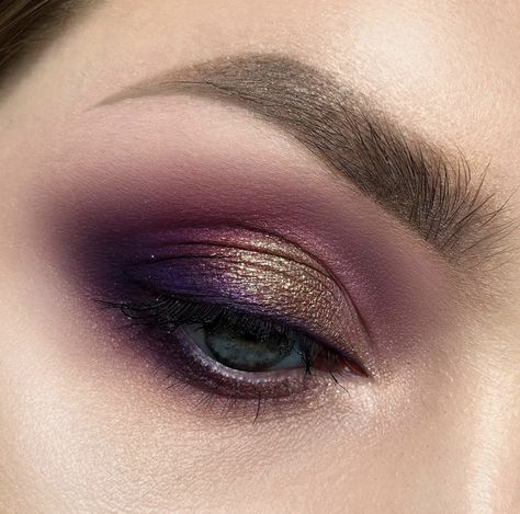 Plum Eyeshadow Looks, Plum Makeup, Gold Eyeshadow Looks, Plum Eyeshadow, Lash Technician, Eye Makeup Eyeshadow, Women Are Beautiful, Gold Eye Makeup, Cute Eyeshadow Looks