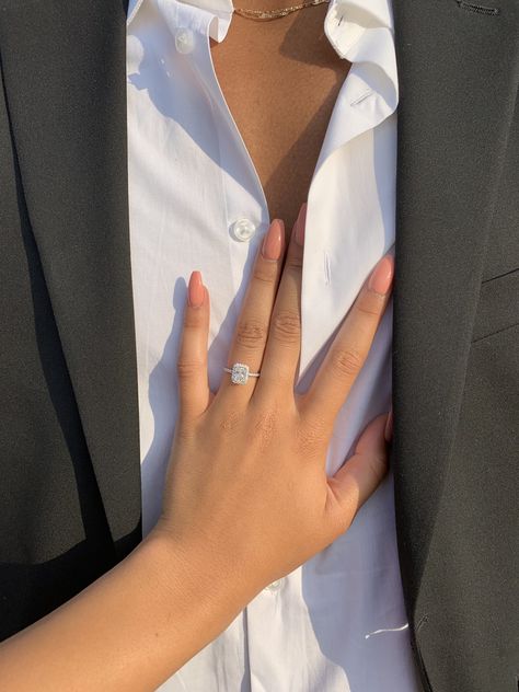 Pinterest @spiciwasabi 🦋🦋🦋 the ring + fiancé Rectangle Engagement Rings, Flipagram Instagram, Casual Rings, Classy Couple, Theme Dress, Dream Engagement, Cute Love Couple, Couple Aesthetic, Rings For Her