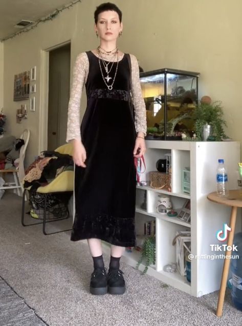 Prairie Gothic Aesthetic, Velvet Dress Whimsigoth, Dark Ethereal Outfit, Whimsical Goth Fashion, The Craft Outfits, Whimsy Goth Aesthetic, Prairie Goth, Whimsical Goth, Goth Look