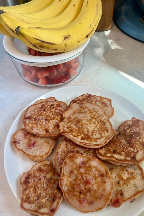 Strawberry Banana Pancakes - Messy Bun Motherhood Messy Bun Motherhood, Banana Strawberry Pancakes, Strawberry Pancakes For Baby, 6 Month Old Pancakes, Strawberry Banana Pancakes For Baby, Avocado Banana Pancakes, Best Toddler Meals, Blw Muffins, Banana Pancakes For Baby