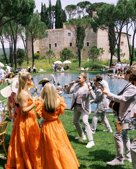 This pre-wedding pool party at @reschio always makes me smile. What a beautiful afternoon it was. From @toddspartypeople Plannned and Designed by @toddevents and team @crystalnmoriarty @iamasterg @smridling @kenzie.spoo 🎶 @alrmusic @alexleroux1 📸 @erickelley 🏨 @reschio @castellodireschio #italianwedding #italy #reschio #umbria #poolside #musicians #roamingbands #roamingmusicians #italian #destinationwedding Reschio Umbria, Italy Party, Wedding Pool Party, Branding Design Inspiration, Italian Wedding, Umbria, Pool Party, Pre Wedding, Make Me Smile