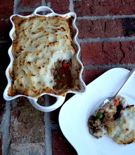 shepherds pie Shephards Pie Recipe, Leftover Beef Stew, Vegetarian Shepherds Pie, Stew And Dumplings, The Chew Recipes, Leftover Beef, Shepherds Pie Recipe, Cottage Pie, The Chew