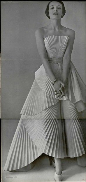 Diane on Whidbey Island: October 2010 Christian Dior Gowns, Wedding Dresses Vintage Princess, Dior Gown, Glamour Vintage, Dior Dress, Look Retro, Dior Vintage, Fashion 1950s, Vintage Princess