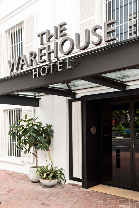 The Warehouse Hotel in Singapore: a beautiful boutique hotel with an industrial-chic atmosphere Hotel Sign, Hotel Canopy, Hotel Signage, Hotel Facade, Hotel Exterior, Hotel Entrance, Entrance Design, Hotel Boutique, Wayfinding Signage