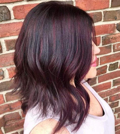 Brunette Lob with Subtle Burgundy Balayage Burgundy Hair Colors, Burgundy Hairstyles, Short Burgundy Hair, Burgundy Brown Hair, Dark Burgundy Hair, Brunette Lob, Burgundy Balayage, Burgundy Shades, Burgundy Hair Color