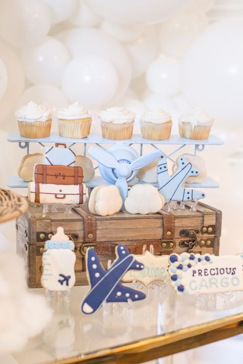 Teddy Bear Airplane Theme, Jet Themed Baby Shower Ideas, Airplane Balloon Arch, Vintage Plane Baby Shower Ideas, Pilot Baby Shower Theme, Flight Baby Shower Theme, Baby Shower Planes Theme, Airplane Theme Baby Shower Decor, First In Flight Birthday