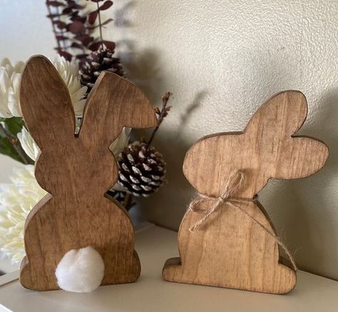 Pair of Hares #easter #diy #crafts #eastercrafts #easterdecor Everyday Wood Crafts, Wooden Rabbits Diy Wood Crafts, Wooden Bunny Crafts, Easter Wooden Signs, Easter Diy Crafts, Wooden Easter Crafts, Easter Wood Projects, Scroll Art, Christmas Diy Wood