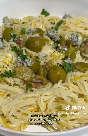 Dirty Martini Pasta Recipe, Dirty Martini Pasta Salad, Linguini Pasta Recipes, Trending Recipes 2023, Martini Salad, Dirty Martini Pasta, Martini Pasta, Ditalini Pasta Recipes, Castelvetrano Olives