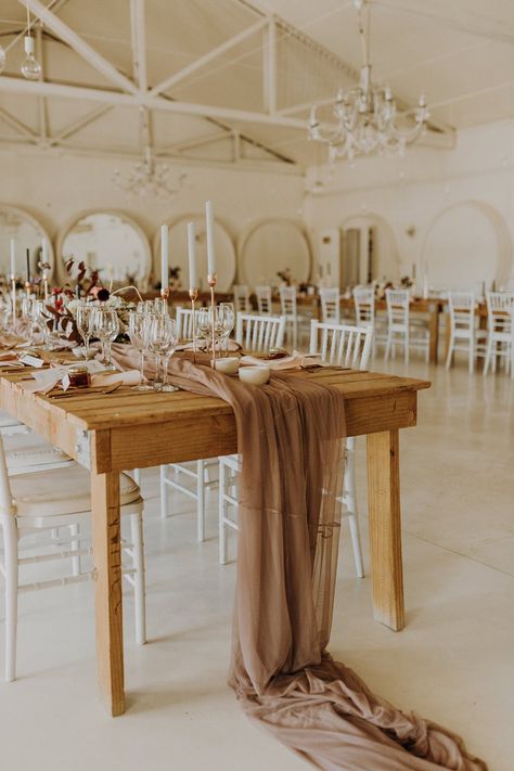 Brides Table, Wedding August, Long Table Wedding, Bloc Party, Bearly Wait, Getting Ready Wedding, Brown Table, Table Wedding, Long Table