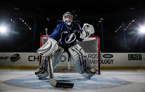 Hockey Team Photos, Hockey Senior Pictures, Sports Team Photography, Hockey Shot, Sports Photoshoot, Volleyball Senior Pictures, Senior Photos Boys, Ducks Hockey, Hockey Room