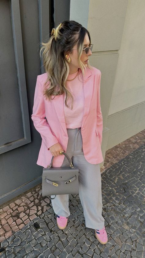 Pink Blazer Outfit Work, Pink Blazer Outfit, Blazer Rosa, Elegantes Outfit Damen, Stile Casual Chic, Look Office, Look Rose, Street Style Fall Outfits, Stylish Winter Outfits