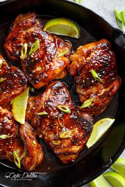 Garlic Sriracha Chicken, Easy Honey Garlic Chicken, Honey Garlic Chicken Thighs, Honey Sriracha Chicken, Honey Garlic Salmon, Sriracha Chicken, Cafe Delites, Garlic Salmon, Garlic Chicken Recipes