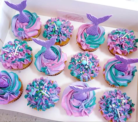 Mermaid Cupcake Cake, 4de Verjaardag, Mermaid Birthday Party Decorations, Mermaid Cupcakes, Mermaid Theme Birthday Party, Mermaid Birthday Cakes, 5th Birthday Party Ideas, Little Mermaid Birthday, Mermaid Theme Birthday