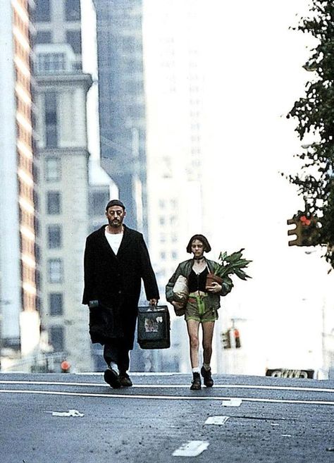 I have loved this movie ever since the first time I saw it.... #レオン #年の差 #アクション #純粋な恋愛 #マチルダ Jean Reno Natalie Portman, Mathilda Lando, Leon The Professional, Luc Besson, Film Trailer, Jean Reno, Ingmar Bergman, Septième Art, I Love Cinema