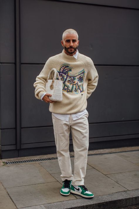 Nyfw Men Street Style, Casual Style Men Outfits, Spring Men Fashion, Gen Z Fashion Trends Men, Fashion Week Outfits Men, Street Elegant Style, Men’s Spring Outfit, Mens Spring 2024 Fashion, Mens Fashion Week 2022