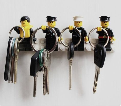 Lego Key Holder, Lego Diy, Lego People, Lego Craft, Lego Room, Lego Storage, Key Hanger, Lego Projects, Lego Duplo