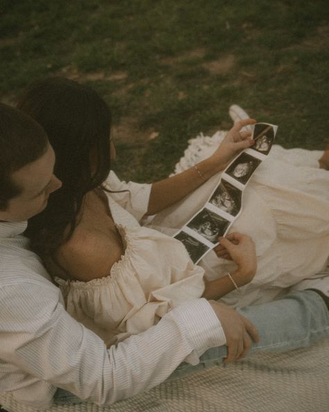 I absolutely love getting to capture sweet moments like these! this baby announcement/gender reveal session was so much fun & so sweet! I’m sure more will be shared from this session soon! #oklahomaphotographer #tulsaphotographer #babyannouncement #babyannouncementideas #ultrasound #familyphotography #familyphotographer #tulsafamilyphotographer Maternity Pictures With Ultrasound, Gender Reveal Announcement Picture, Backyard Pregnancy Announcement, Maternity Announcement Photography, Picnic Baby Announcement, Ultrasound Photo Shoot, Pregnancy Announcement Pics, Baby Announcing Photoshoot Ideas, Pregnancy Photoshoot Ideas Outdoor