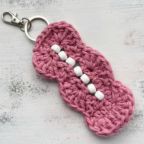 Learn how to make a fidget keychain with beads with this free crochet pattern and tutorial from Hooked for Life Publishing. Fidget Keychain Crochet, Crochet Fidget Flower With Beads, Crochet Fidget Keychain Pattern, Crochet Fidget Keychain Free Pattern, Free Crochet Fidget Pattern, Crochet Fidget Toys Pattern, Free Crochet Fidget Toy Patterns, Crocheted Fidget Toys, Fidget Toy Crochet