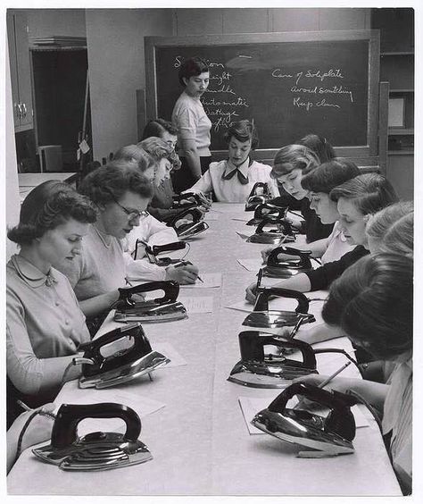 Cornell University students learn about the fine basics of ironing in home economic class, 1951. Home Economics, Vintage Life, Vintage Pictures, The Good Old Days, Vintage Photographs, Book Photography, Vintage Photography, Old Pictures, A Group