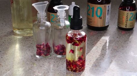 This is a recipe to make DIY rose oil for your face. Learn how to make rose oil at home with this easy step-by-step tutorial. How To Make Rosehip Oil At Home, Rose Oil Diy, Diy Cleansing Oil, Face Oil Recipe, How To Make Rose, Diy Rose, Glass Dropper Bottles, Diy Body Care, Diy Roses