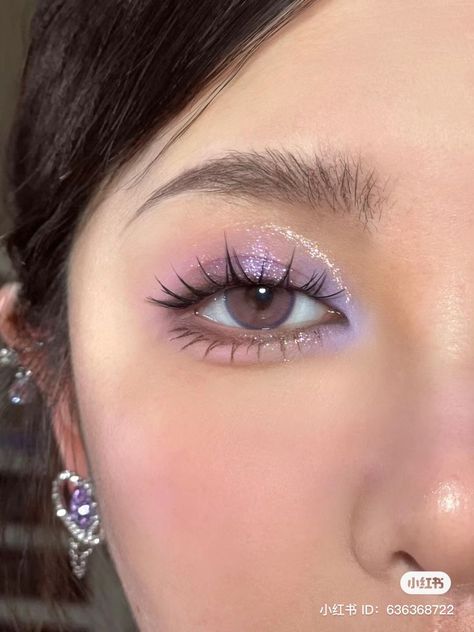 Eyeshadow Looks For Green Eye, Cute Purple Eye Makeup, Eye Makeup Ideas Purple, Quince Makeup Ideas Natural Purple, Rapunzel Inspired Makeup, Fairy Makeup Purple, Enchanted Makeup Looks, Purple Prom Makeup Looks, Eye Makeup Concert