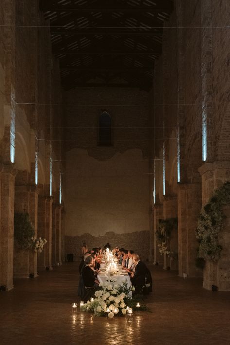 Long Wedding Tables Italy Long Wedding Tables, Romantic Italian Wedding, Wedding Venues Italy, Portuguese Wedding, Baroque Wedding, Long Table Wedding, Romantic Italian, Darkness And Light, Wedding Dining