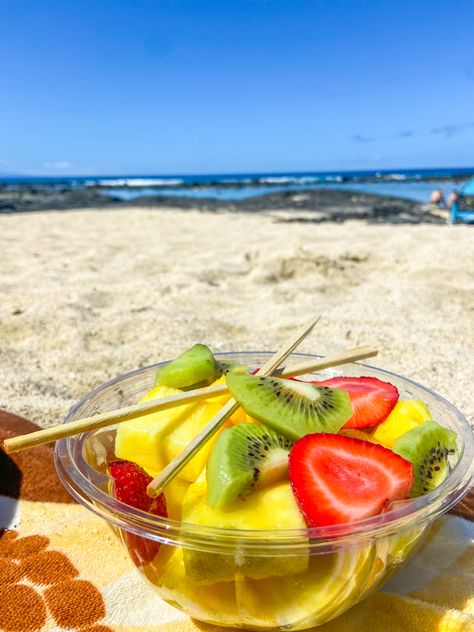 Tropical Fruit Bowl, Fruit At The Beach, Fruit On The Beach, Smoothie Shack, Beach Fruit, Bday Food, Island Girl Aesthetic, Fruit Aesthetic, Swimming In The Sea