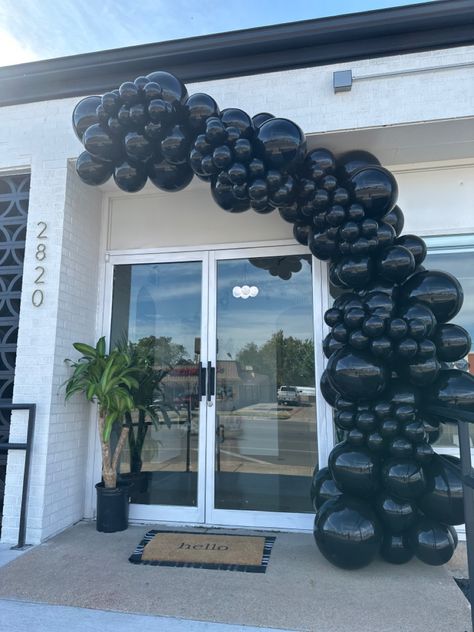 All black balloon garland. Grand opening. Fort Worth. Gym Grand Opening Ideas, Shop Inauguration Decoration Ideas, Grand Opening Balloons Decoration, Store Opening Balloon Decor, Grand Opening Balloon Arch, Grand Opening Balloon Ideas, Grand Opening Balloon Decor, Balloon Garland Grand Opening, Grand Opening Balloons